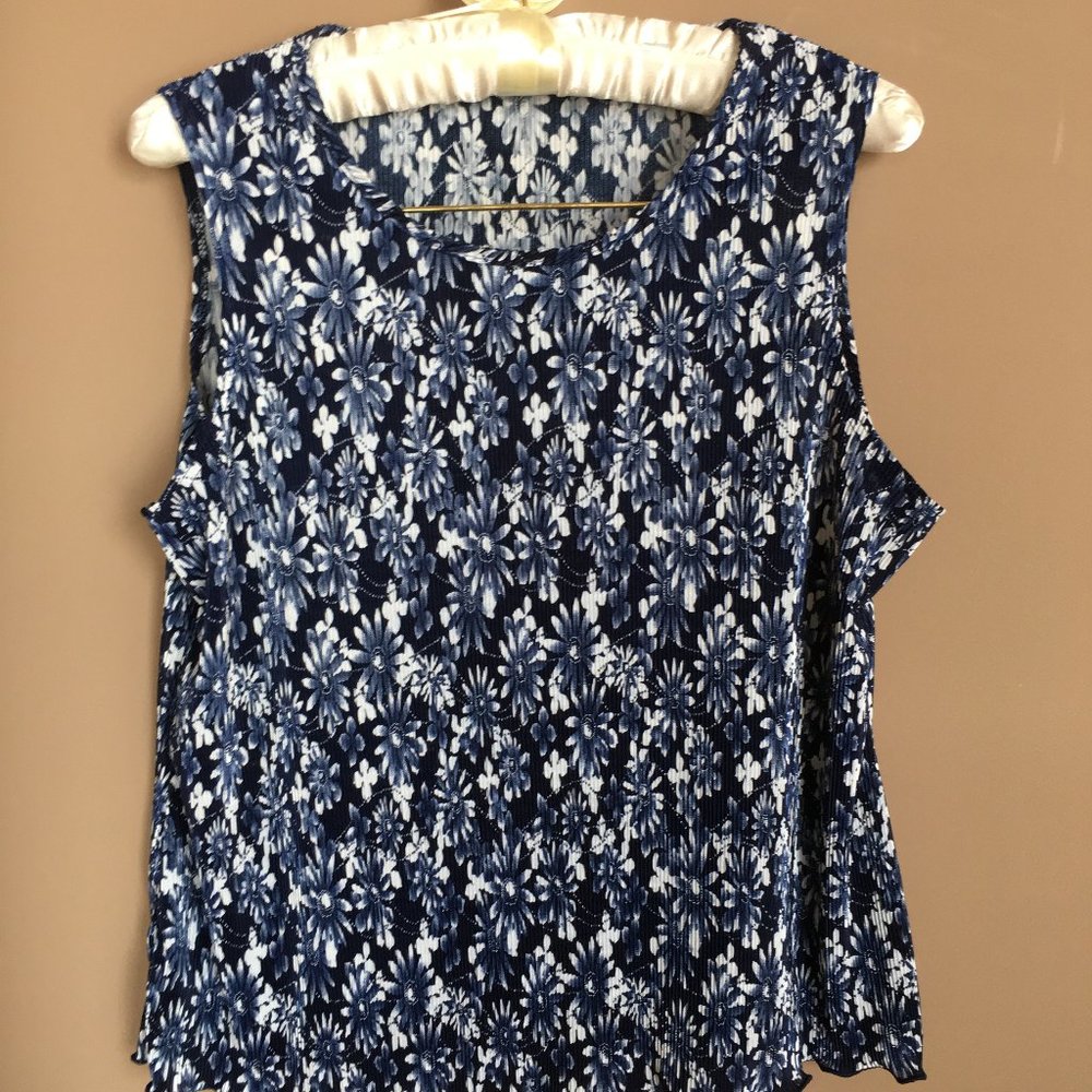 Sleeveless blouse.  Unknown brand